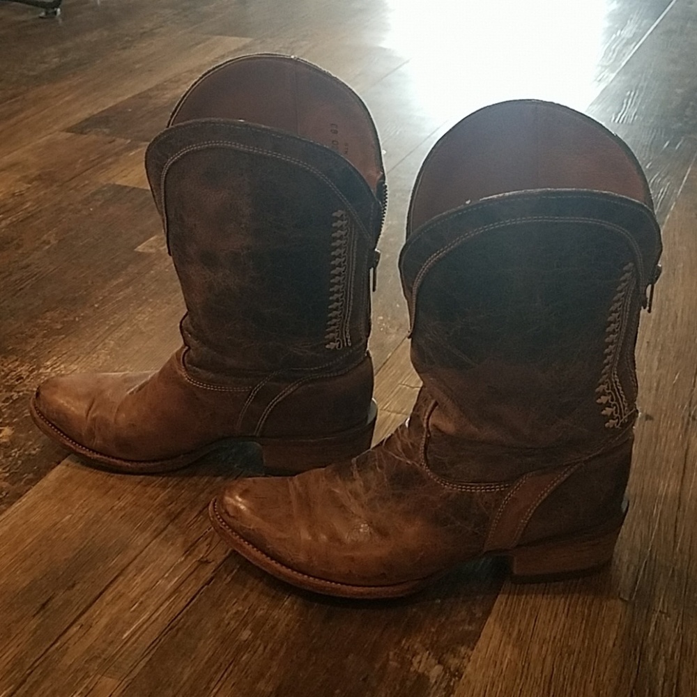 Corral Indie Spirit Zipper-back distressed boots